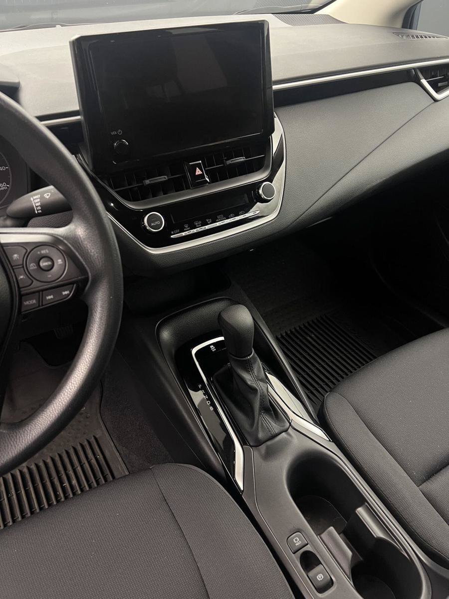 Used 2025 Toyota Corolla LE w/ Convenience Package FWD image 4