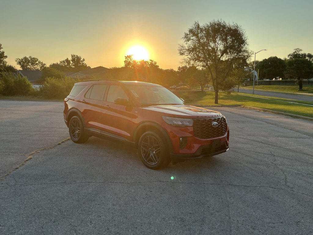 New 2026 Ford Explorer ST-Line w/ ST-Line Street Pack AWD/4WD image 7