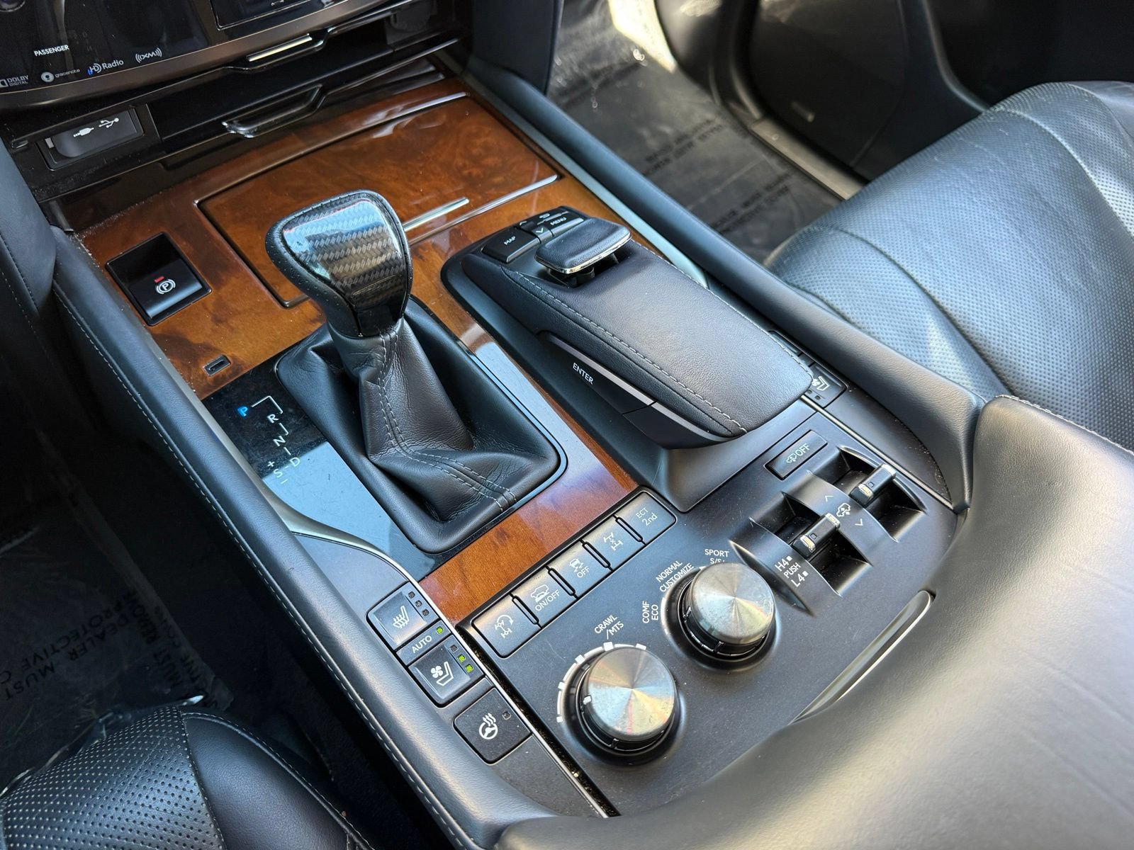 Used 2019 Lexus LX 570 4WD w/ Luxury Package image 28