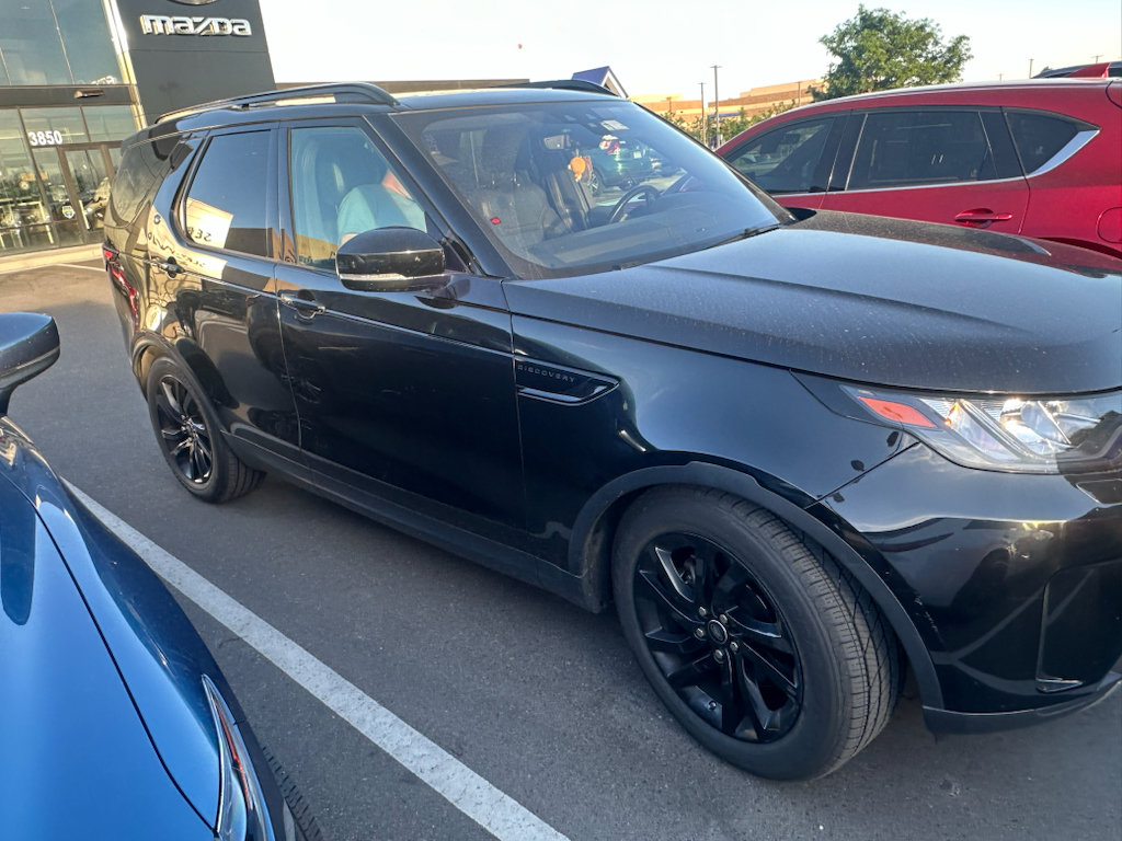 Used 2017 Land Rover Discovery SE AWD/4WD image 4
