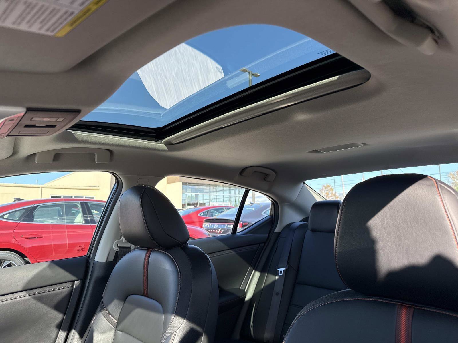 Used 2021 Nissan Sentra SR w/ SR Premium Package image 3