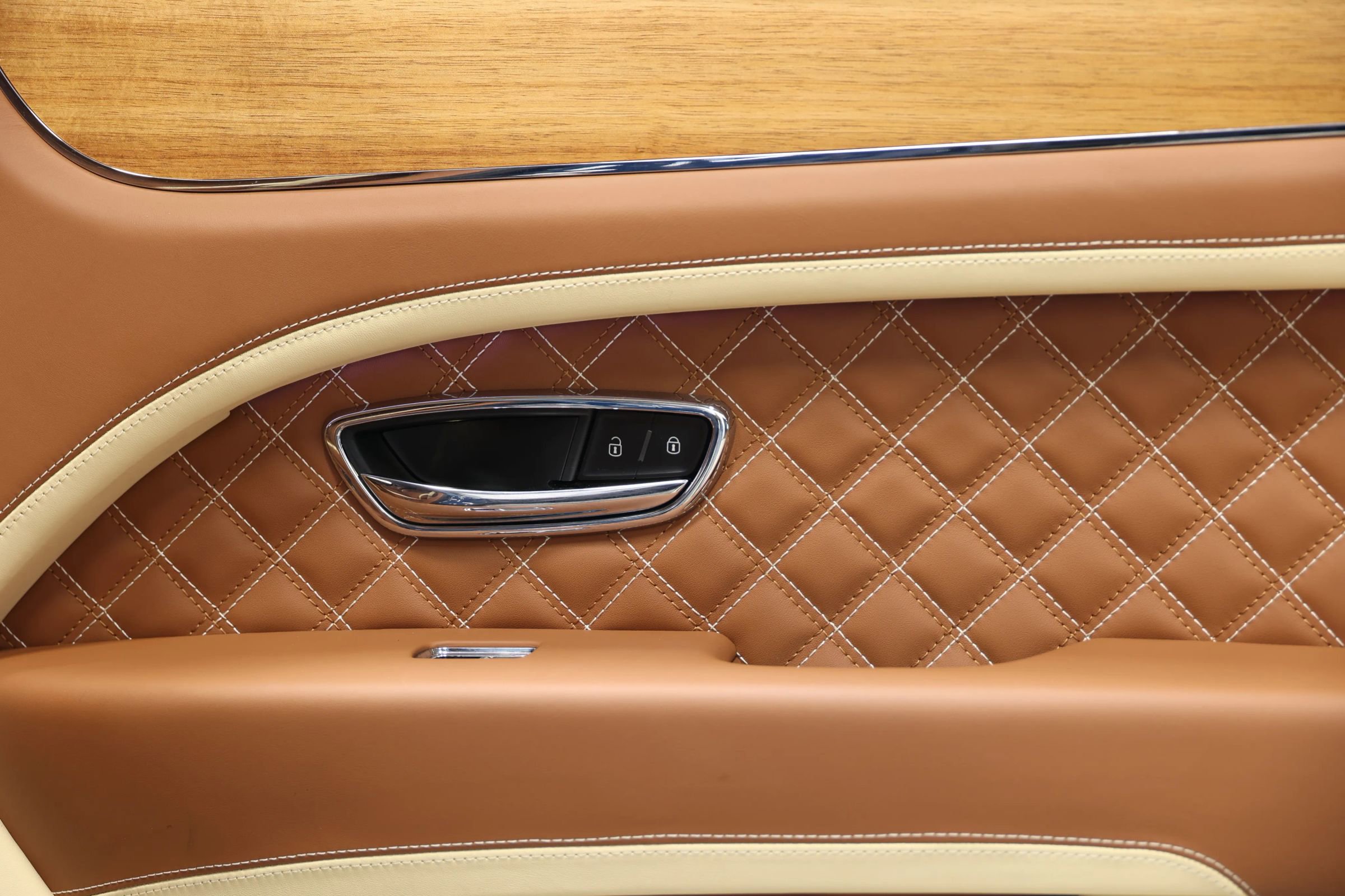 Used 2023 Bentley Bentayga Speed image 92