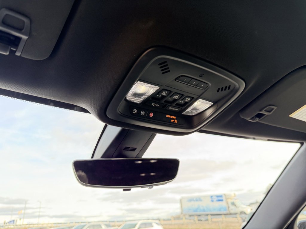 Used 2023 Chevrolet Traverse RS image 26