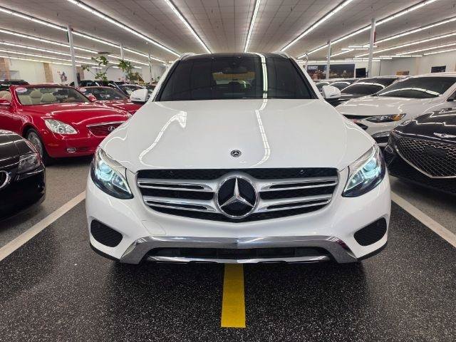 Used 2019 Mercedes-Benz GLC 300 4MATIC w/ Premium Package image 2
