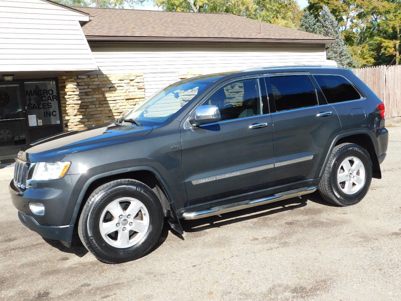 Used 2011 Jeep Grand Cherokee Laredo image 5