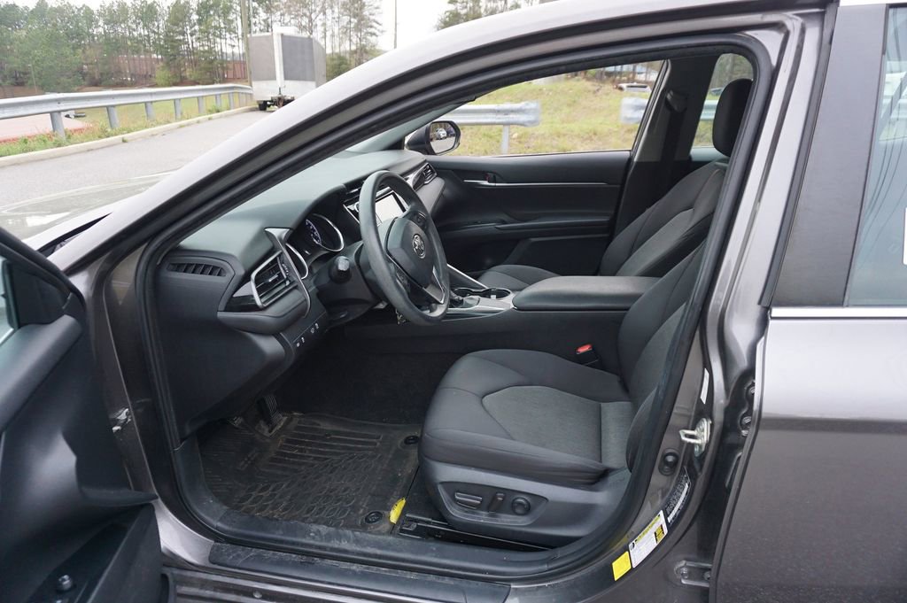 Used 2020 Toyota Camry LE image 2