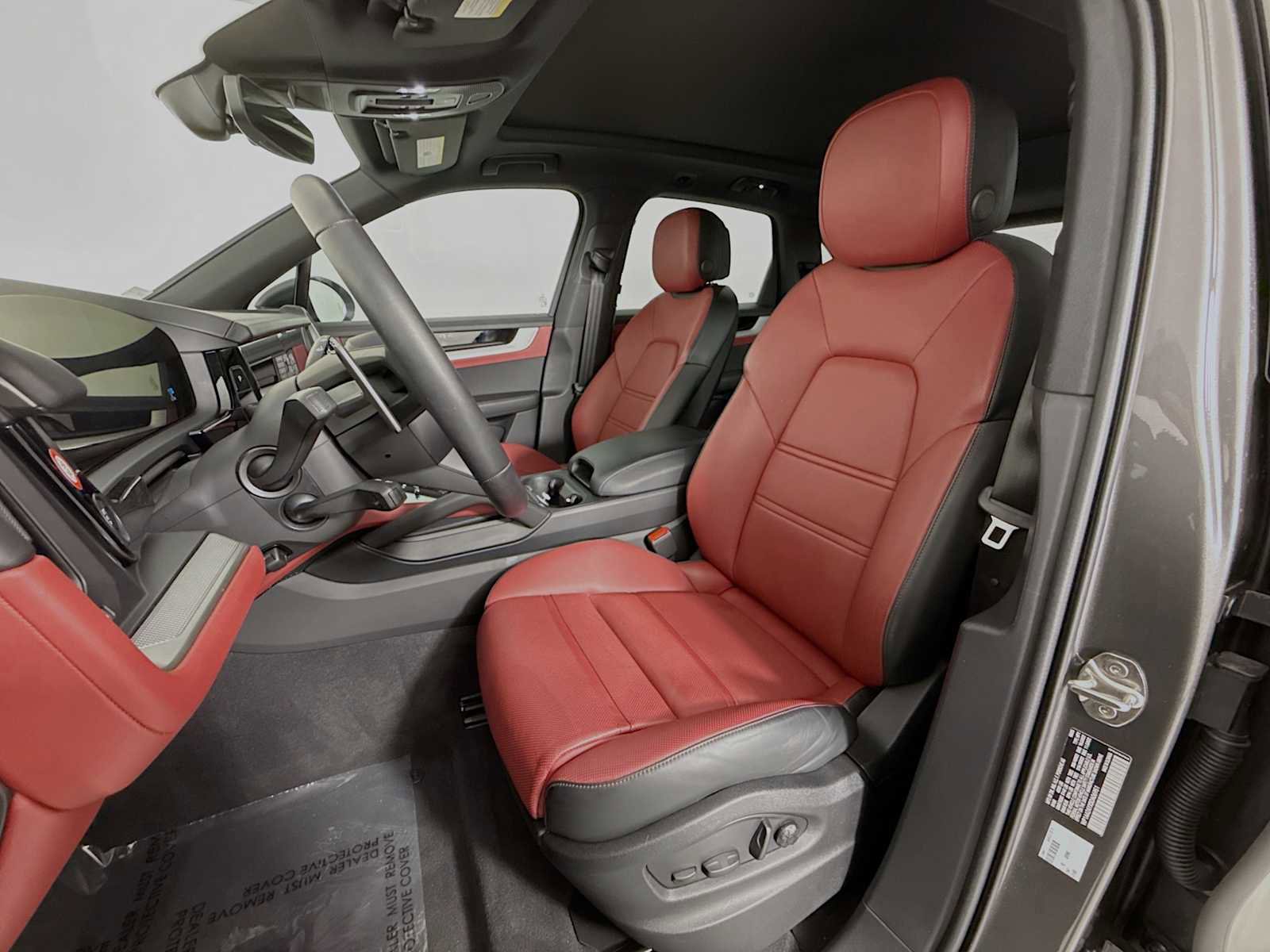 Certified 2025 Porsche Cayenne image 5