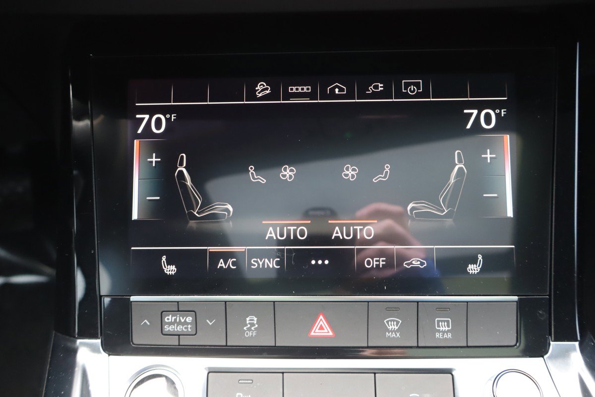 Used 2021 Audi e-tron Premium w/ Convenience Plus Package AWD/4WD image 14