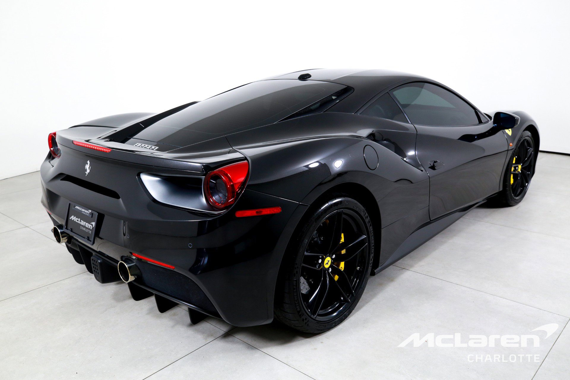 Used 2018 Ferrari 488 GTB RWD image 8