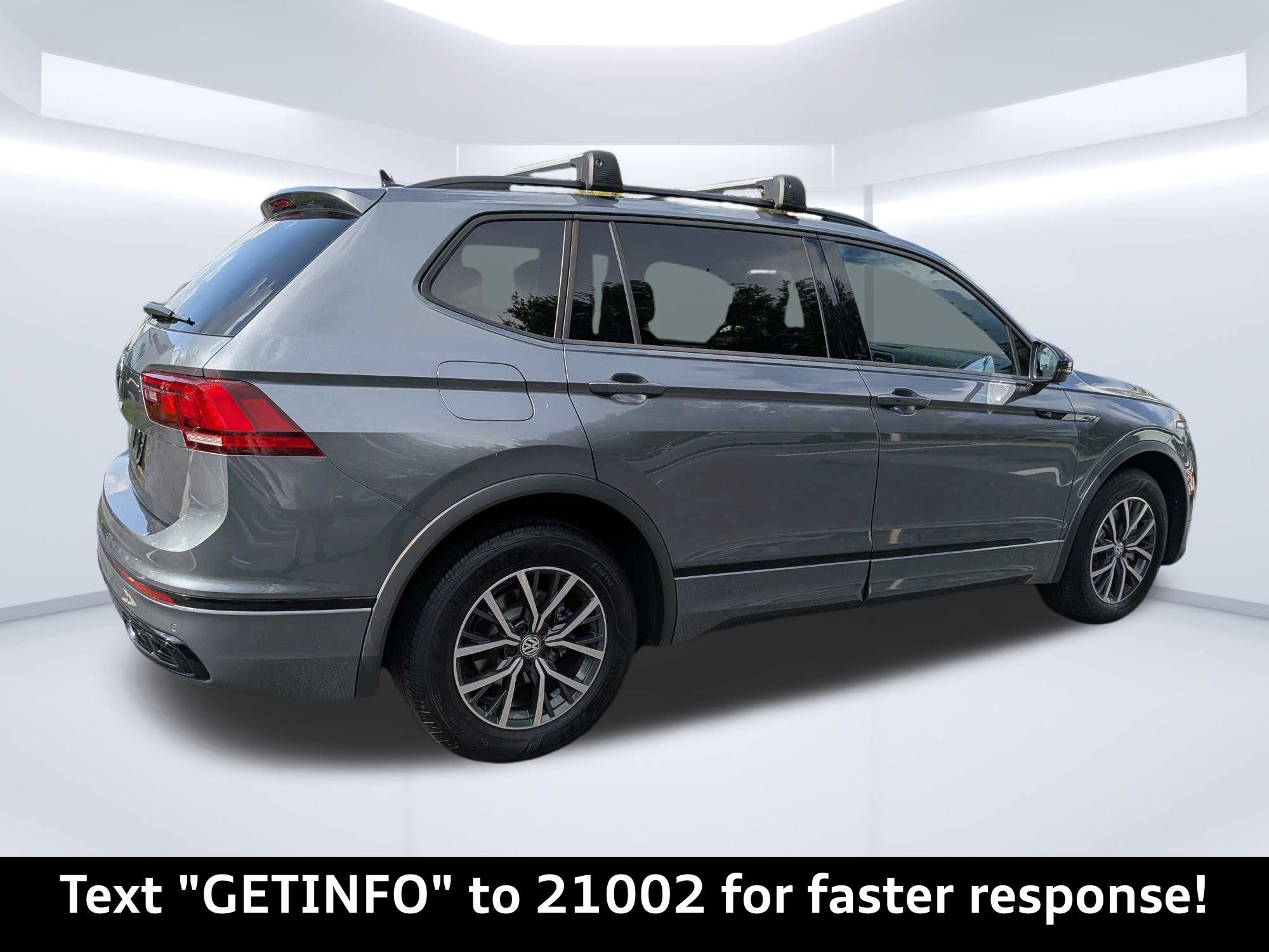 Used 2024 Volkswagen Tiguan SE R-Line FWD image 3