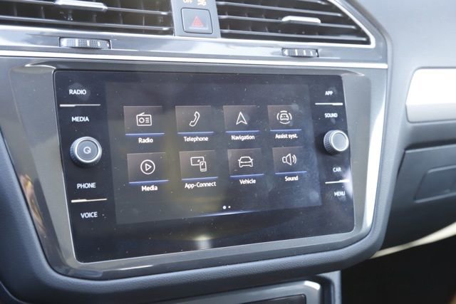 Used 2022 Volkswagen Tiguan SE image 27