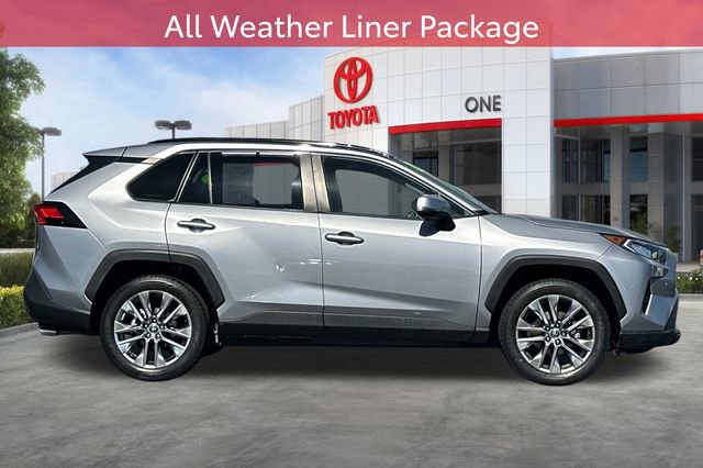 Used 2020 Toyota RAV4 XLE Premium FWD image 3