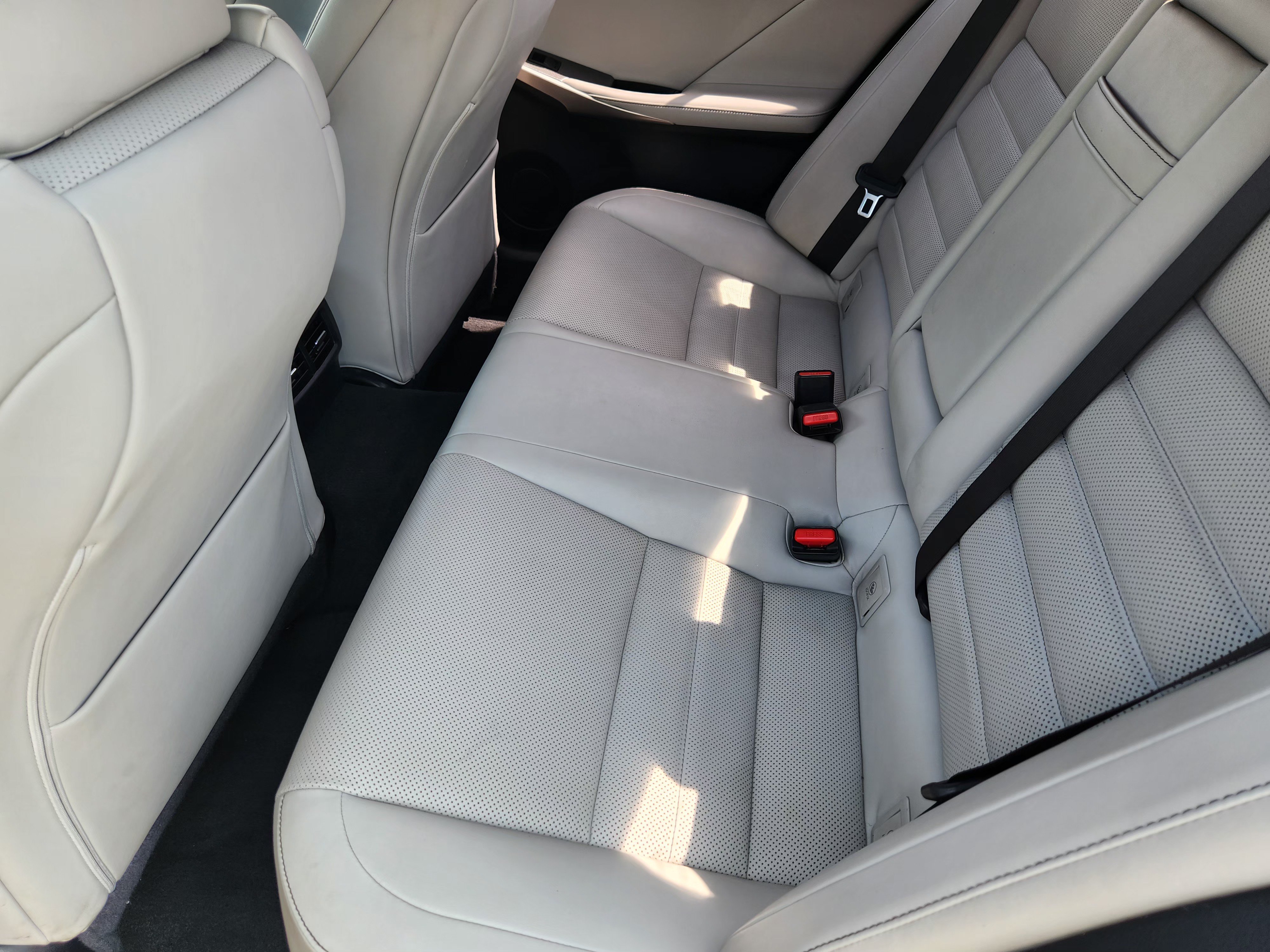 Used 2016 Lexus IS 200t w/ F Sport Package RWD image 31