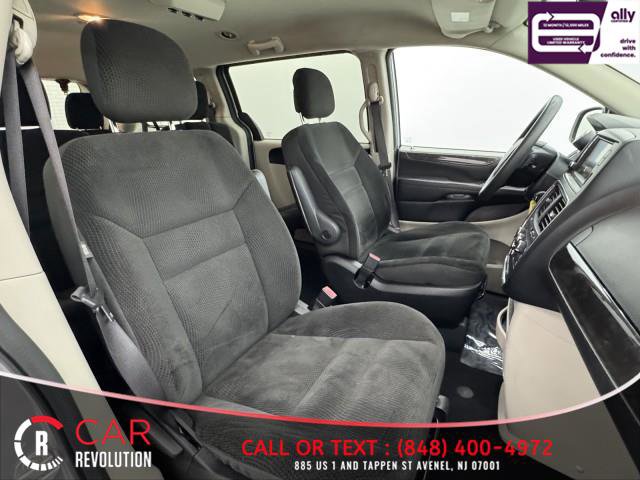 Used 2019 Dodge Grand Caravan SE w/ UConnect Hands-Free Group image 40