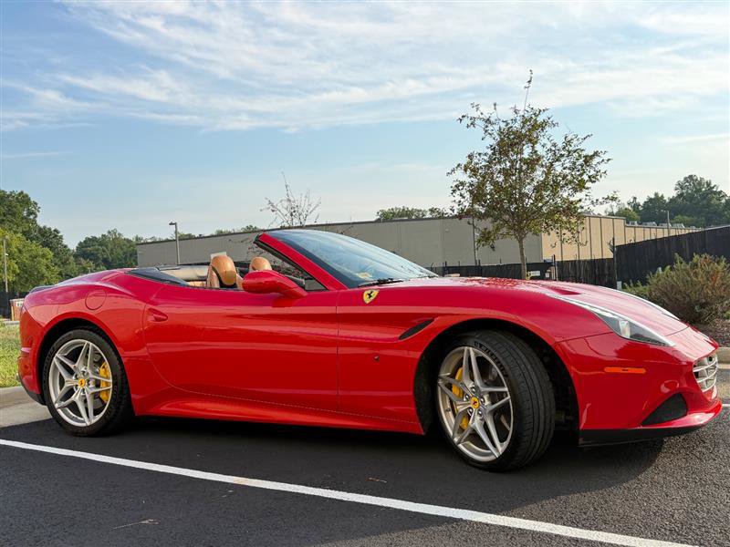 Used 2015 Ferrari California T RWD image 10