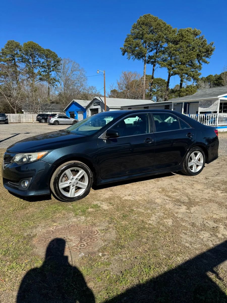 Used 2014 Toyota Camry SE w/ Leather Package image 5