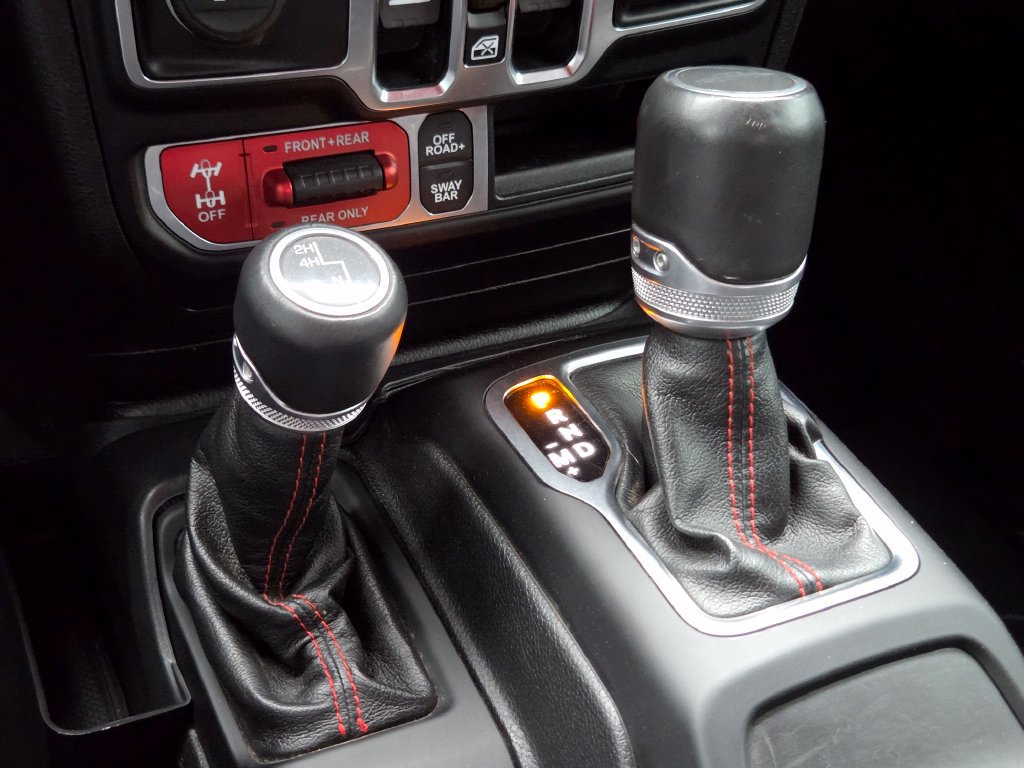 Used 2020 Jeep Gladiator Rubicon w/ Advanced Safety Group AWD/4WD image 35