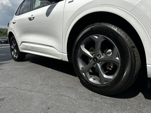 Certified 2023 Ford Escape ST-Line w/ Tech Pack #1 AWD/4WD image 11