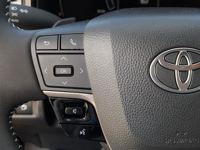 Used 2025 Toyota Camry SE image 13