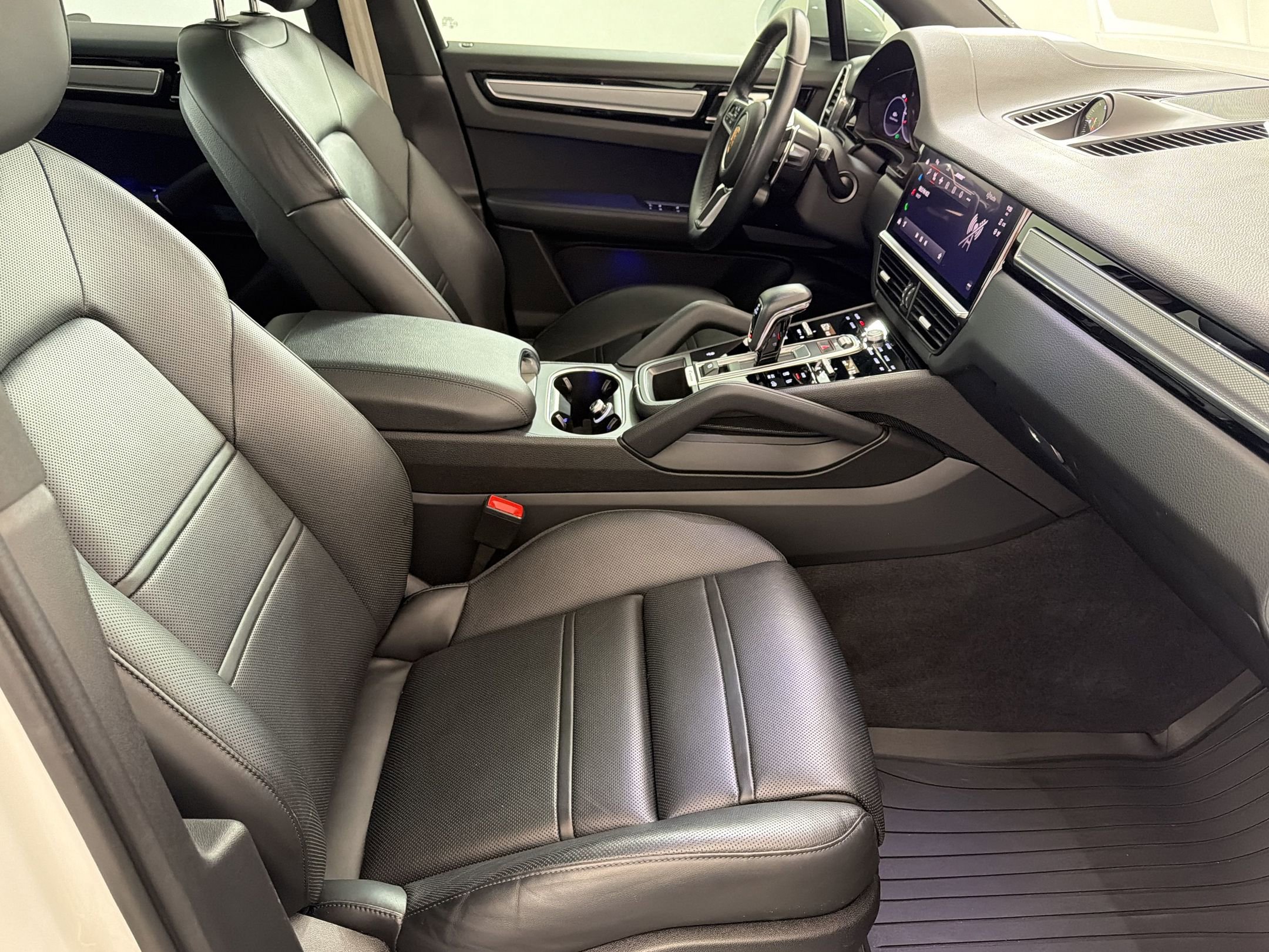 Certified 2022 Porsche Cayenne Platinum Edition AWD/4WD image 31