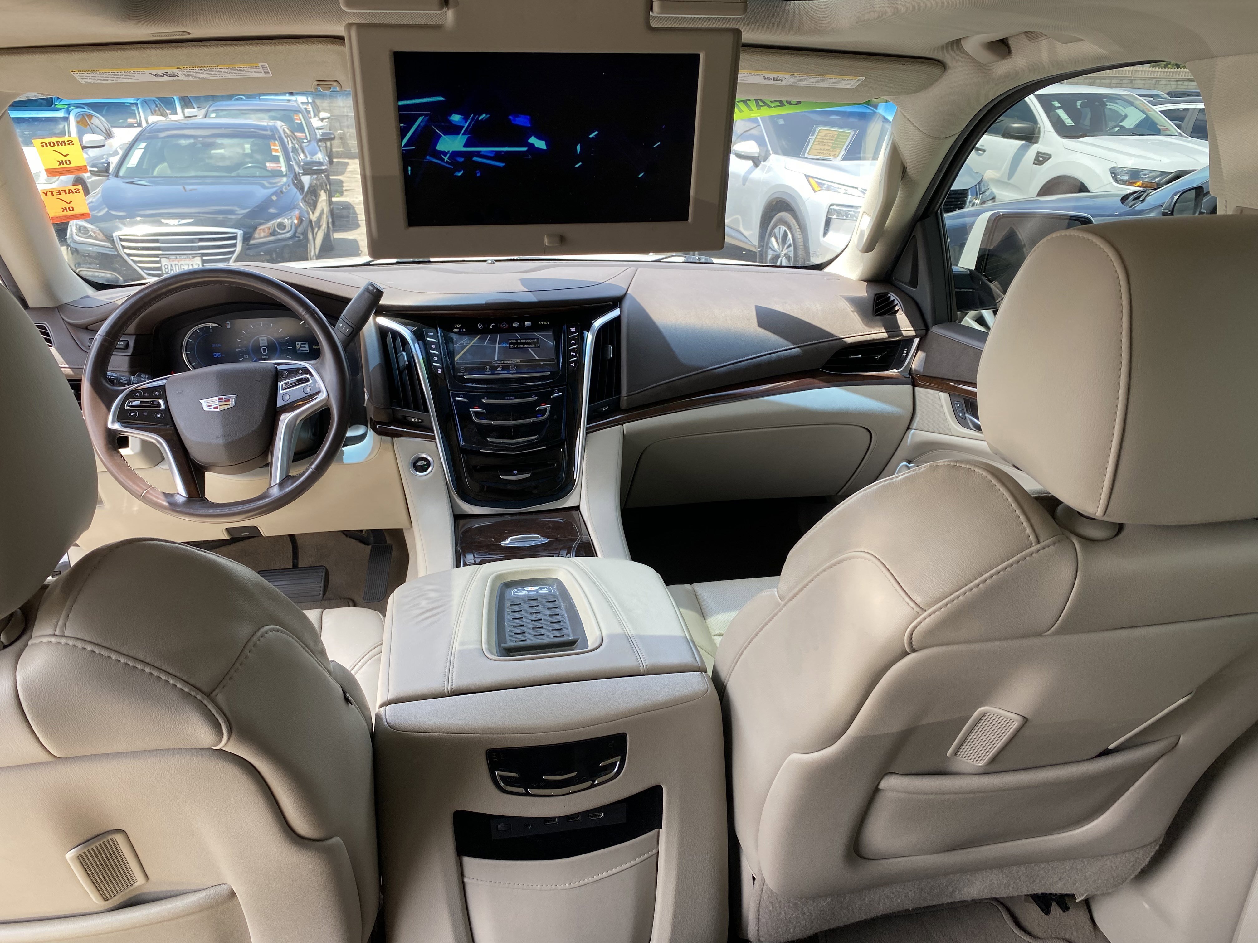 Used 2017 Cadillac Escalade ESV Premium Luxury RWD image 17