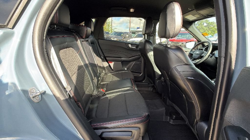 Used 2025 Ford Escape ST-Line w/ Tech Pack #1 FWD image 28