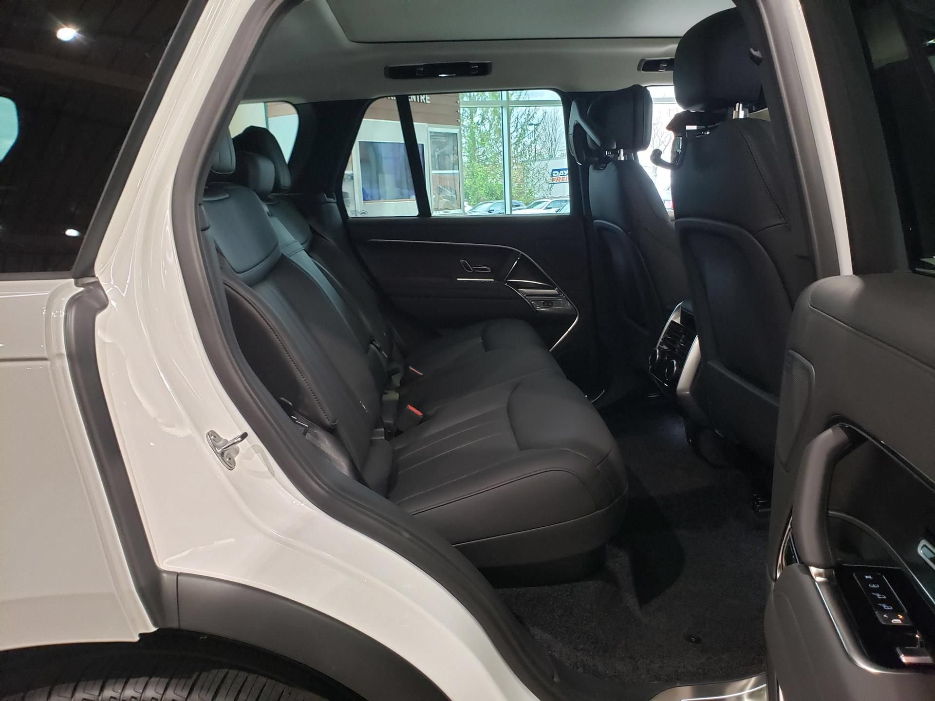 New 2026 Land Rover Range Rover SE AWD/4WD image 13