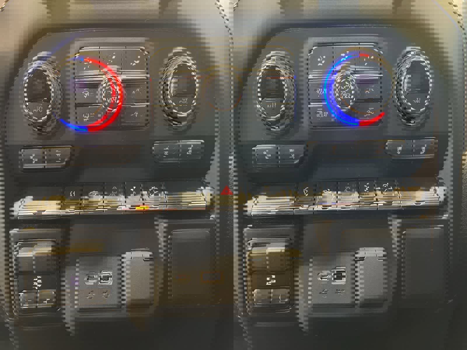 Used 2021 Chevrolet Silverado 1500 LT w/ Z71 Off-Road Package image 17