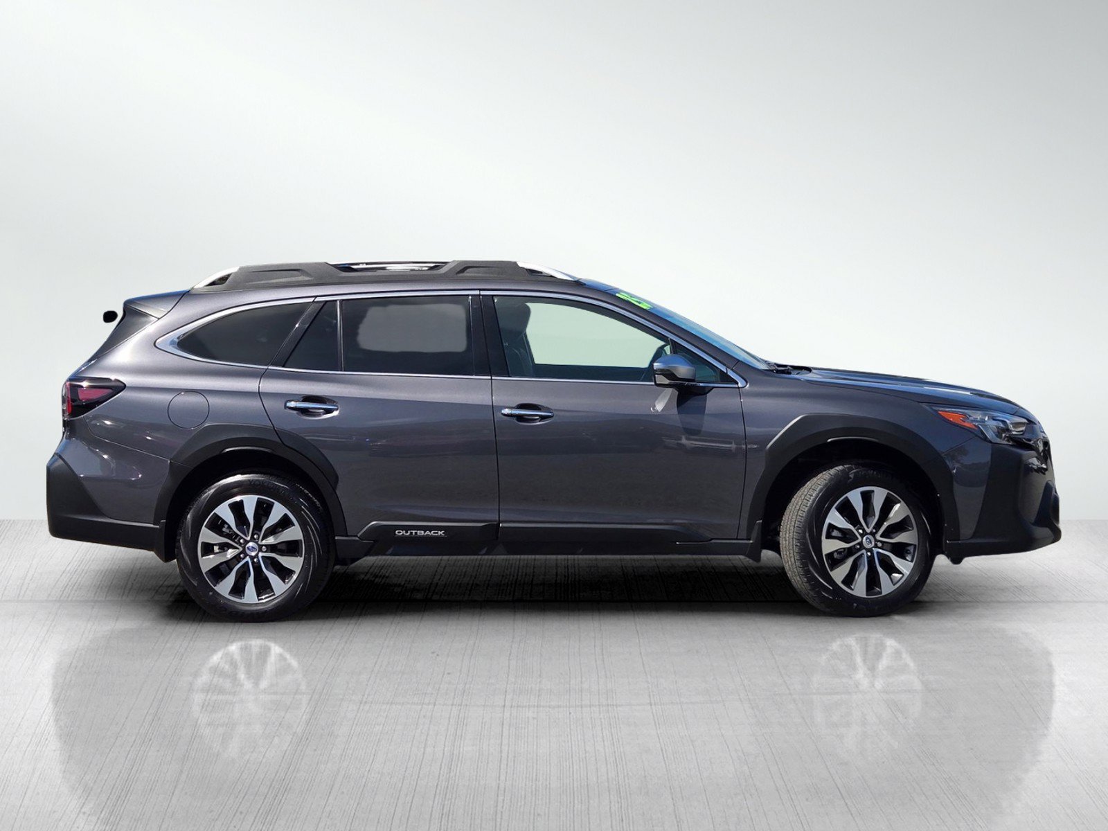 Certified 2025 Subaru Outback Touring w/ Popular Package #2 AWD/4WD image 3