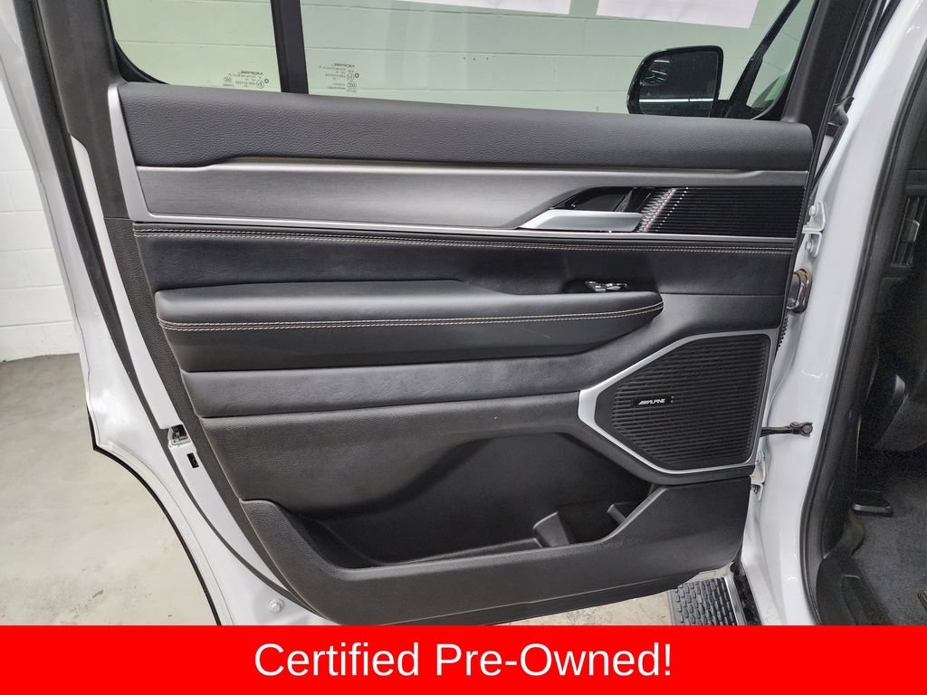Certified 2025 Jeep Wagoneer Series II w/ 8-Passenger Seating Package AWD/4WD image 25