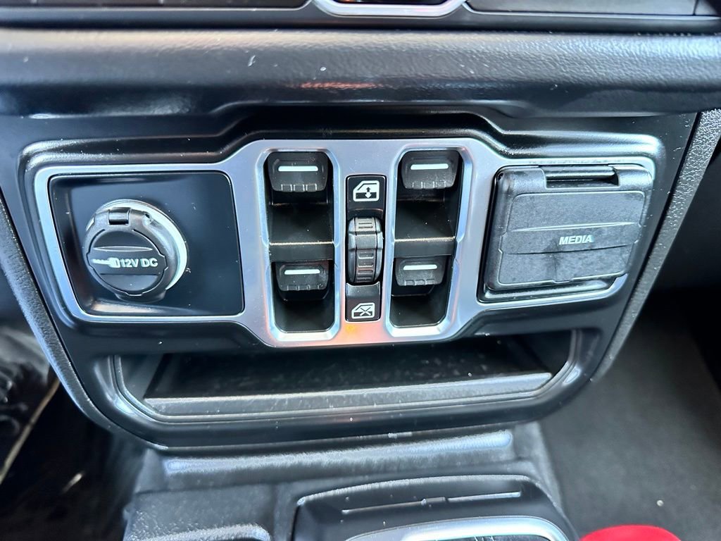 Used 2025 Jeep Wrangler Unlimited Sahara image 21