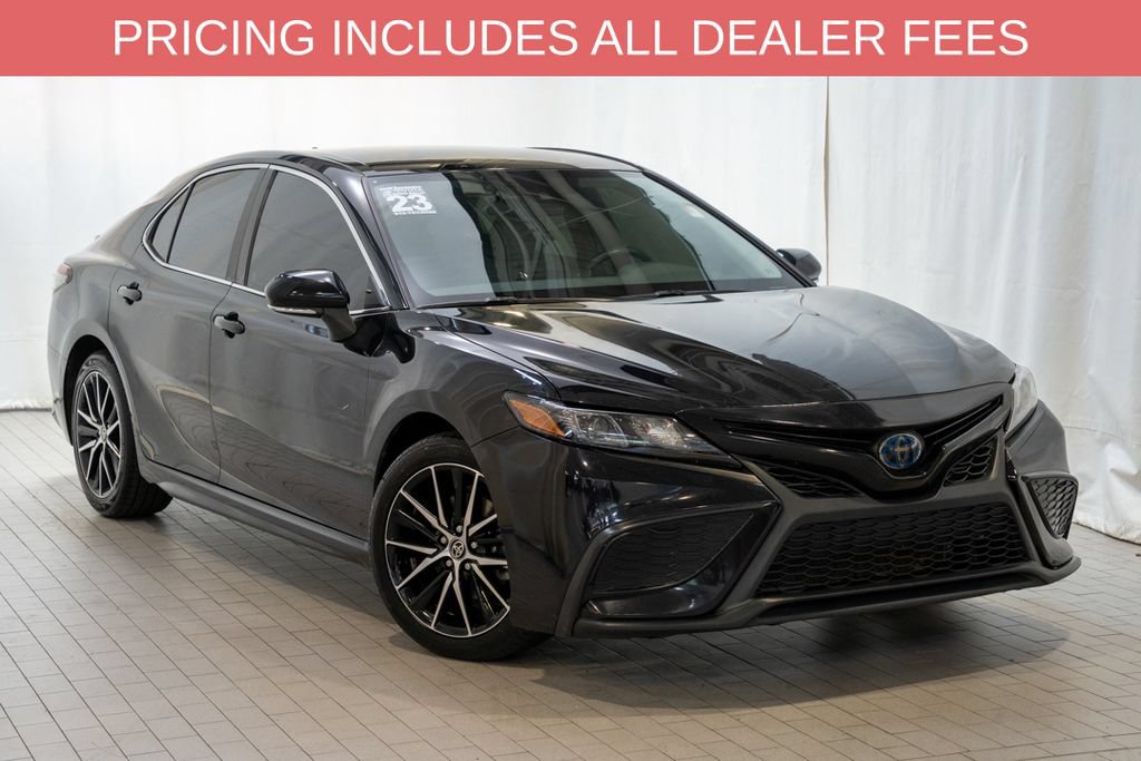 Used 2023 Toyota Camry SE FWD image 1