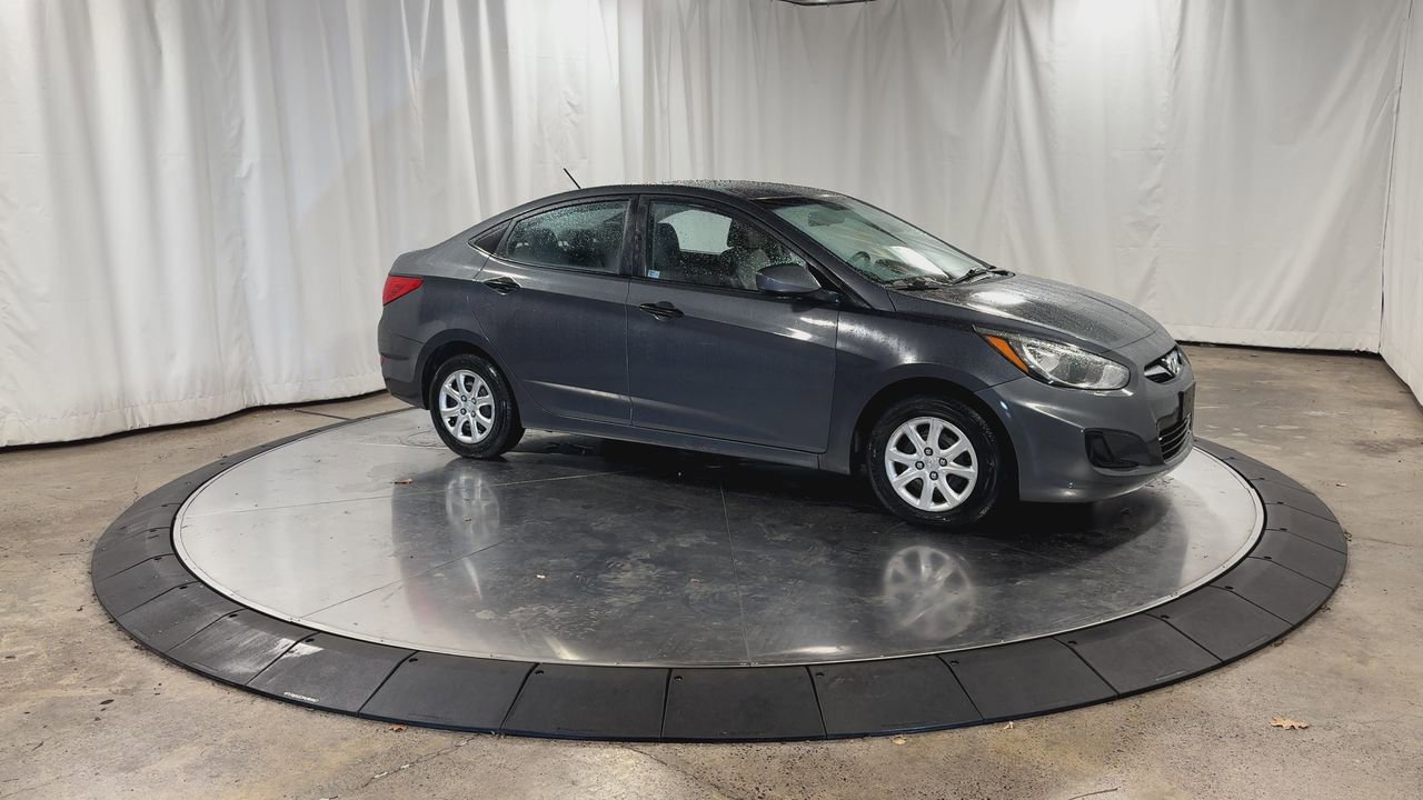 Used 2012 Hyundai Accent GLS w/ Comfort Pkg 2 FWD image 3