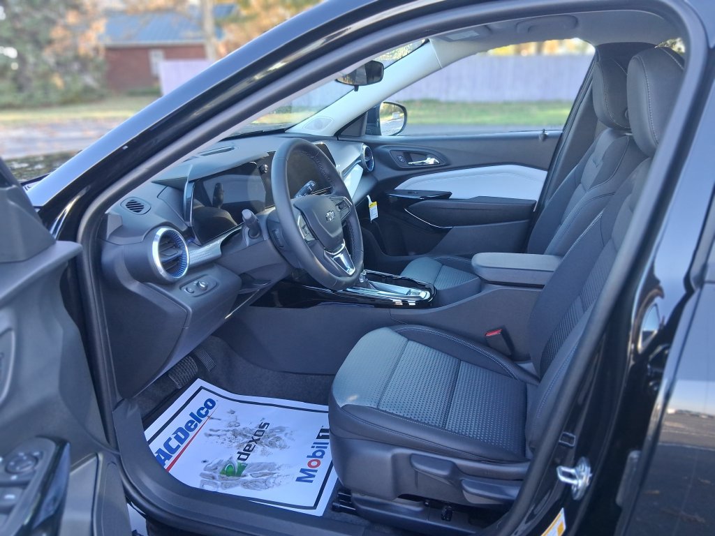 New 2026 Chevrolet Trax LT w/ Driver Confidence Package FWD image 22