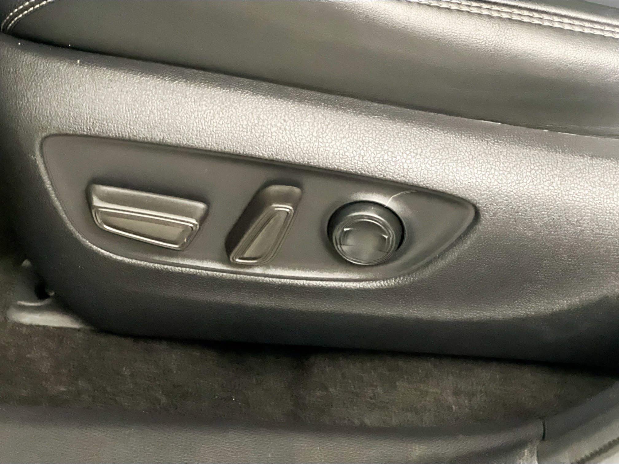 Used 2021 Toyota RAV4 XLE Premium image 15