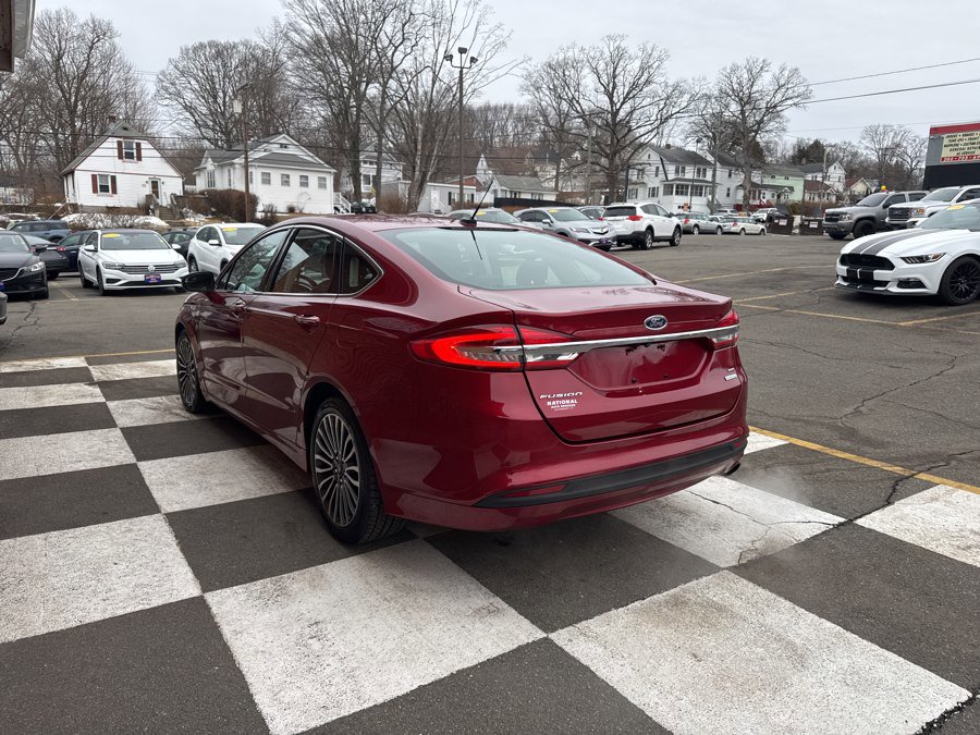 Used 2017 Ford Fusion SE w/ Fusion SE Technology Package image 4