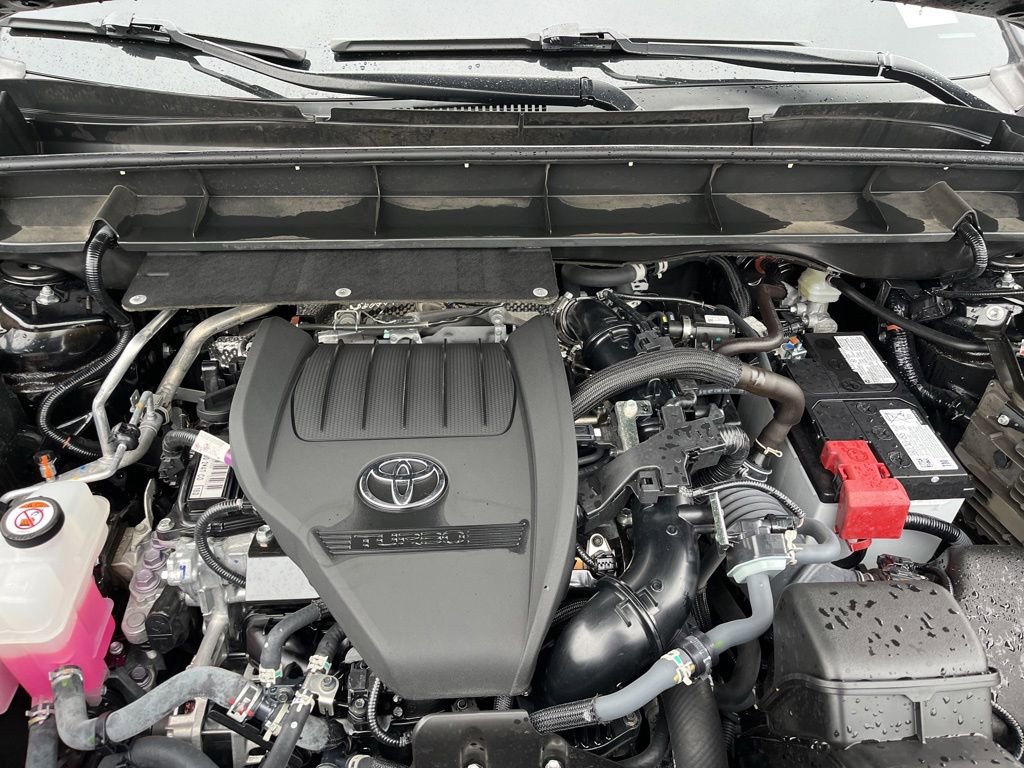 Used 2024 Toyota Highlander LE FWD image 13