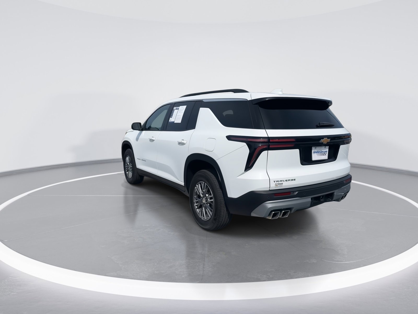 Used 2025 Chevrolet Traverse LT FWD image 7