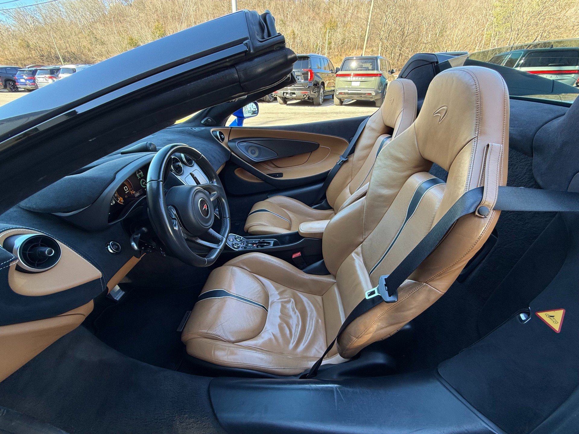 Used 2018 McLaren 570S Spider image 32