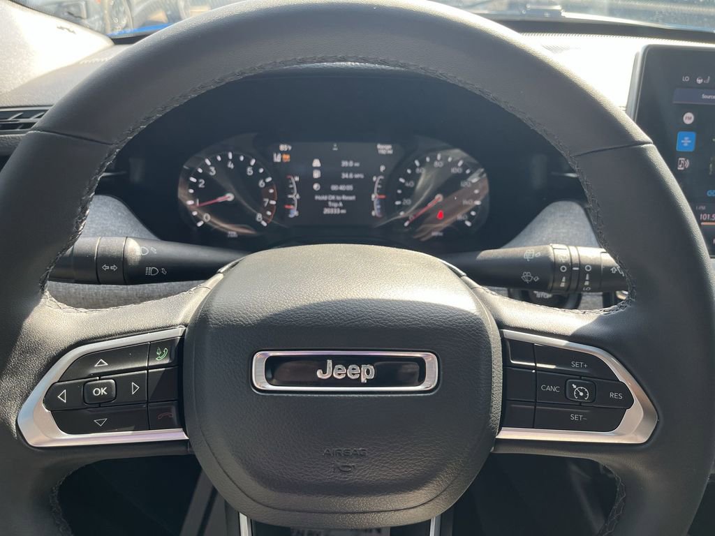Used 2024 Jeep Compass Latitude w/ Convenience Group AWD/4WD image 14