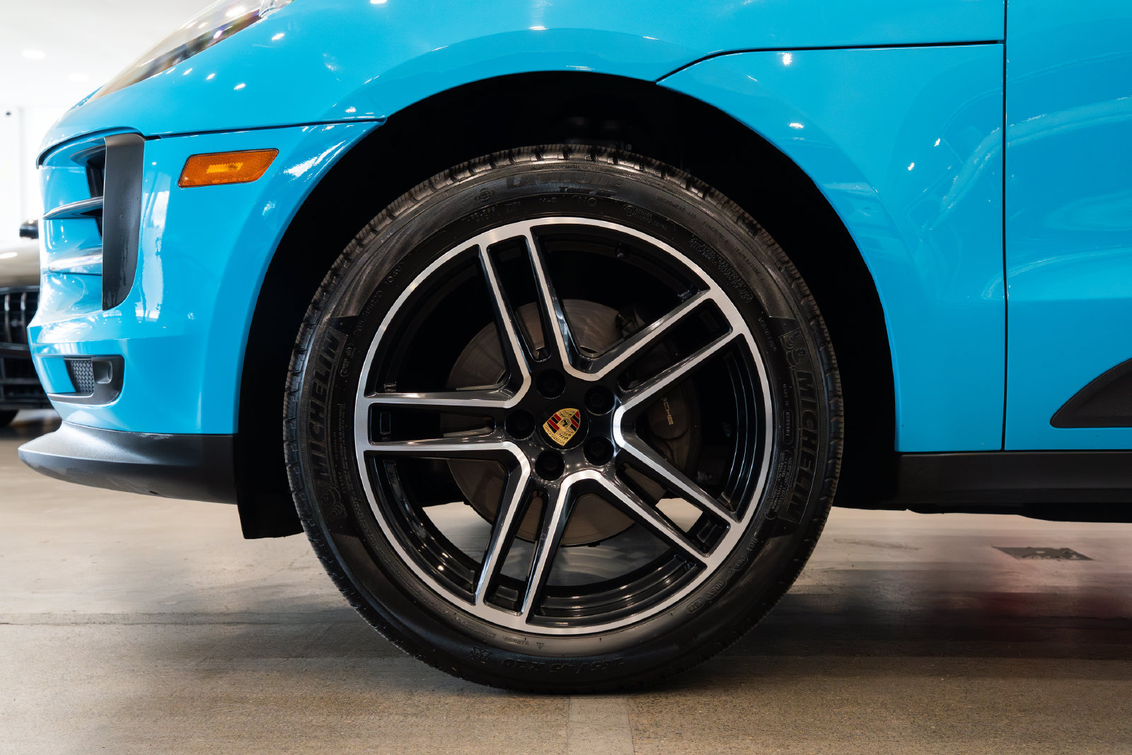 Used 2019 Porsche Macan w/ Premium Package AWD/4WD image 7