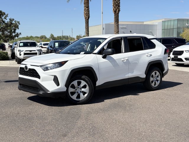 Used 2022 Toyota RAV4 LE AWD/4WD image 2