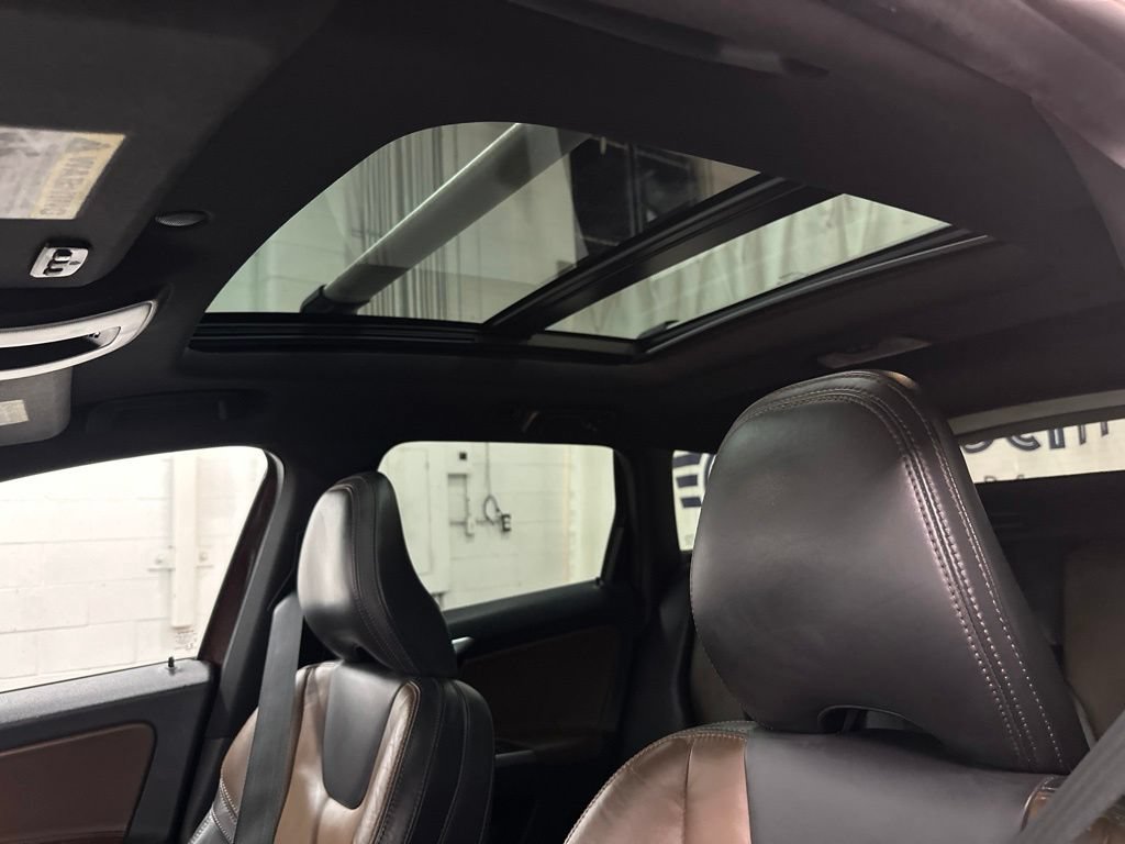 Used 2015 Volvo XC60 T6 AWD/4WD image 34