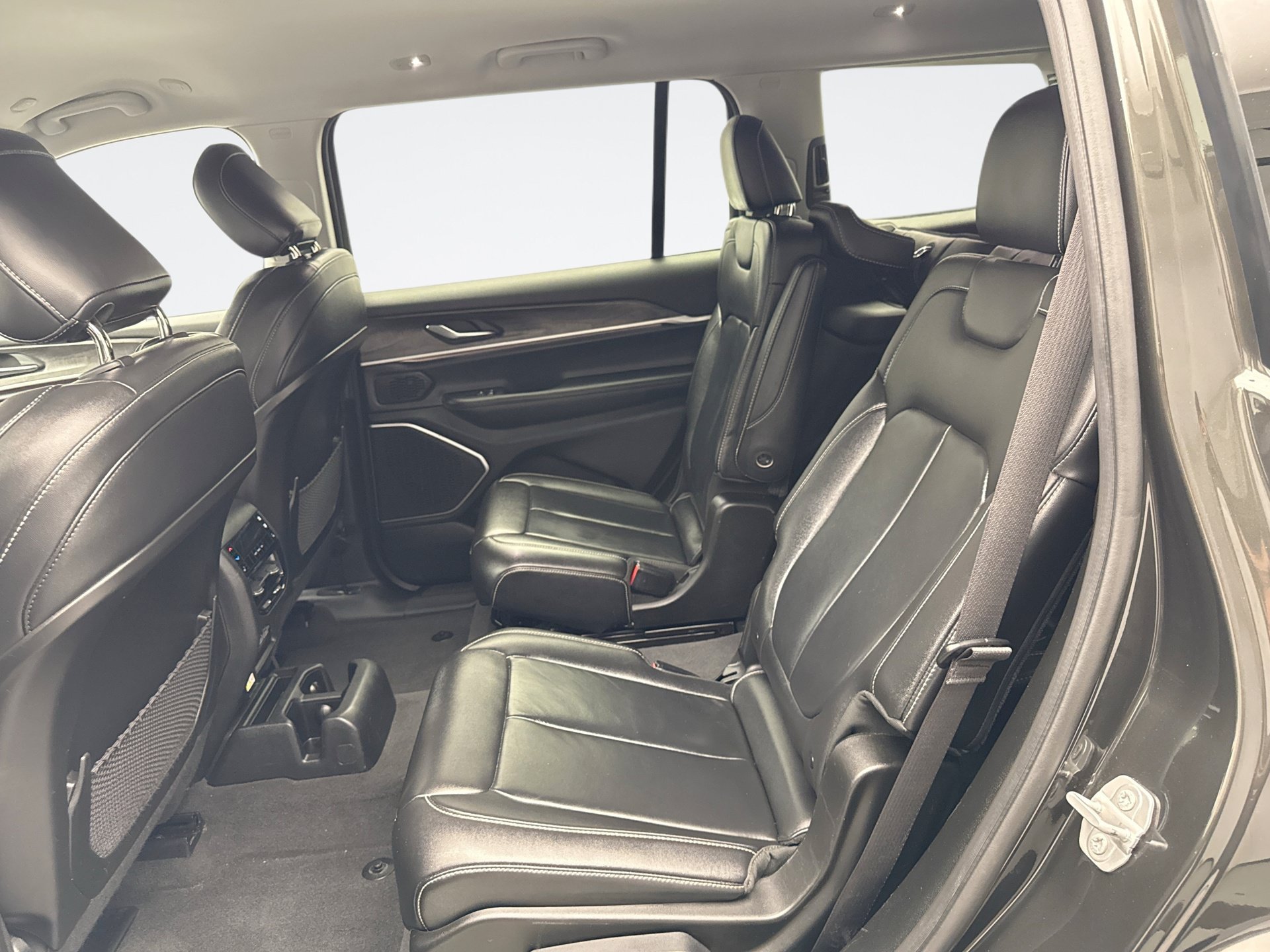 Used 2022 Jeep Grand Cherokee L Limited AWD/4WD image 20
