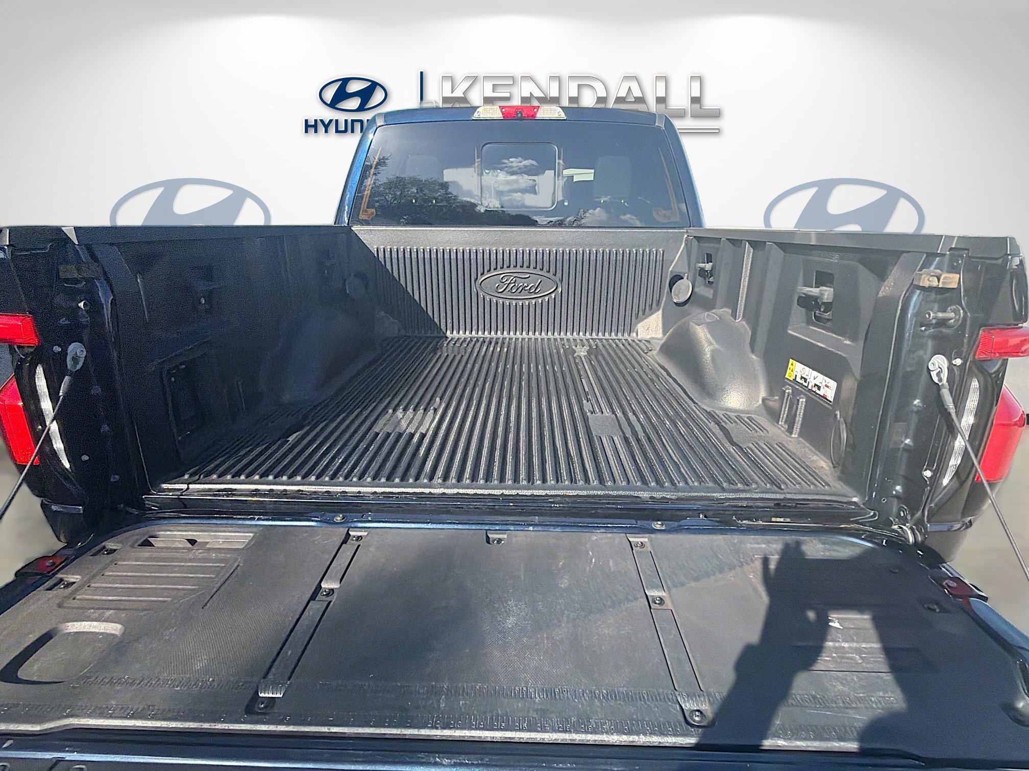 Used 2023 Ford F150 Lightning Lariat image 24