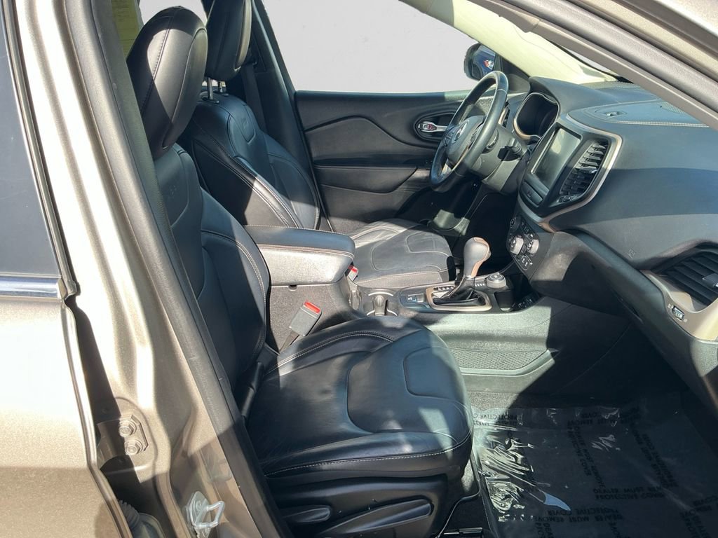 Used 2017 Jeep Cherokee Limited image 15