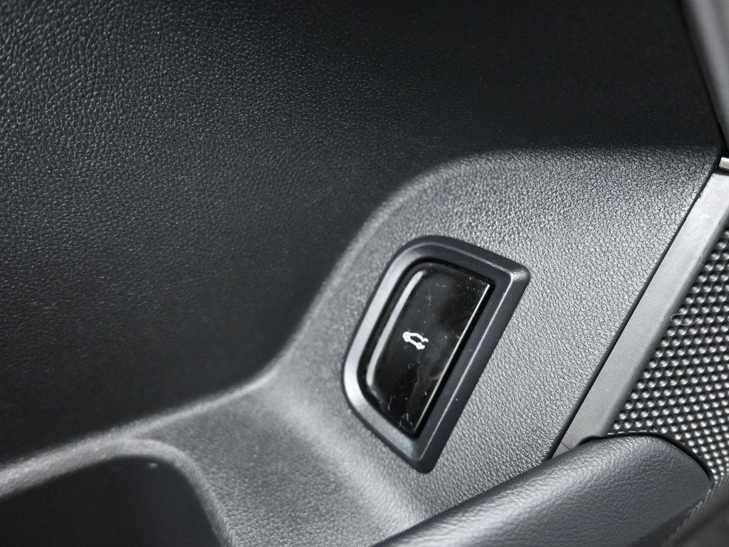 Used 2023 Cadillac Lyriq 2WD image 11