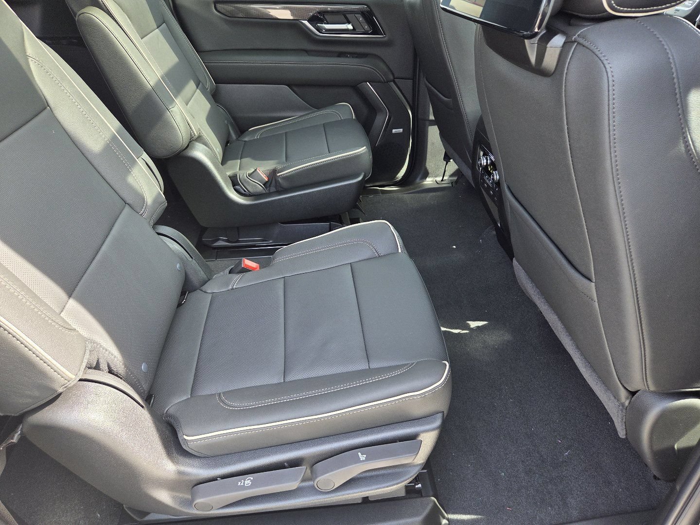 New 2026 GMC Yukon XL Elevation w/ Elevation Premium Package AWD/4WD image 25