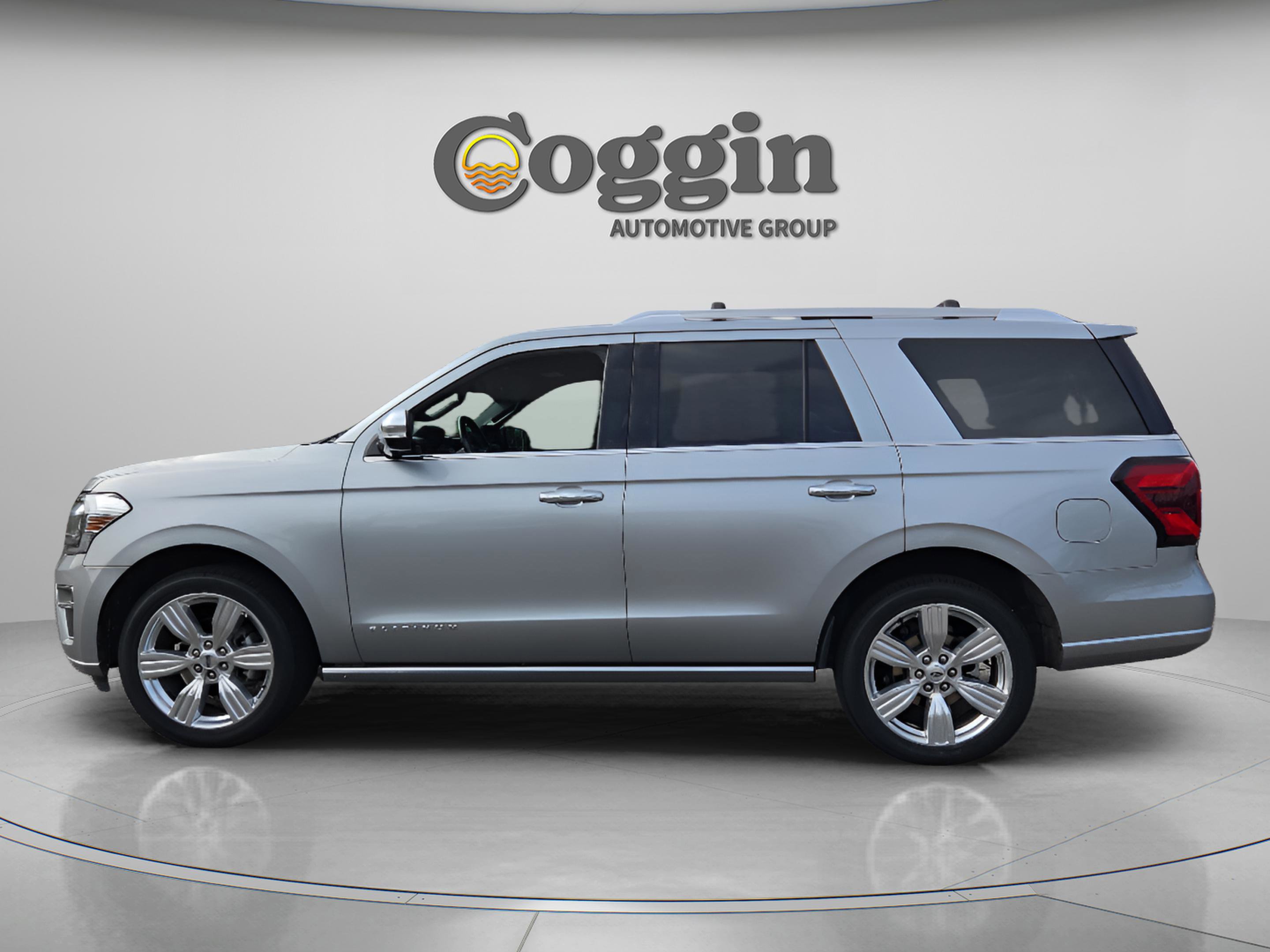 Used 2023 Ford Expedition Platinum RWD image 2