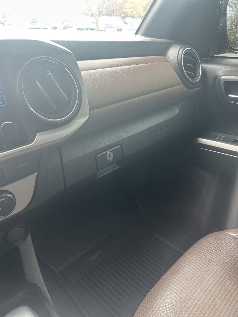 Used 2019 Toyota Tacoma Limited image 20